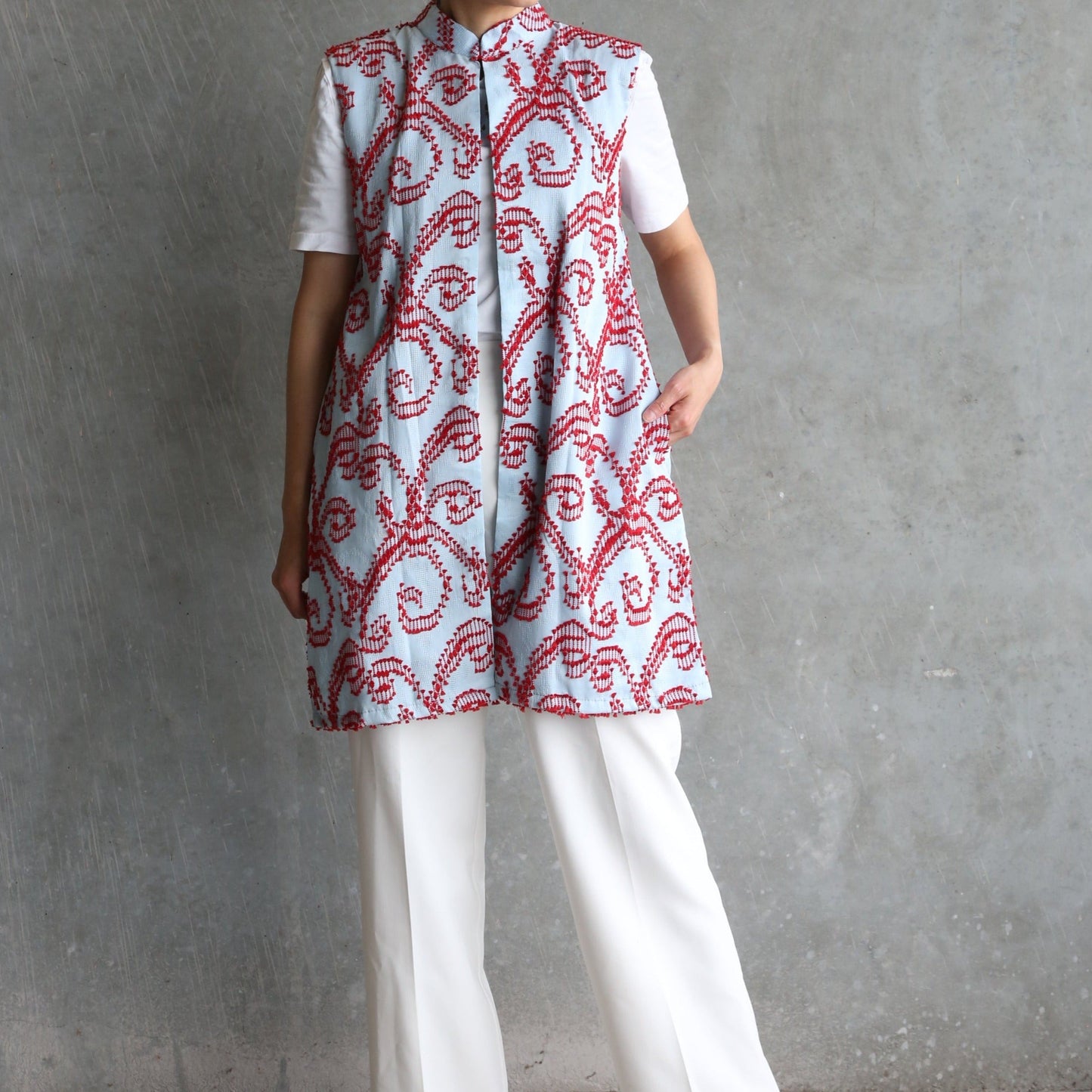 Alice tenun sleeveless vest