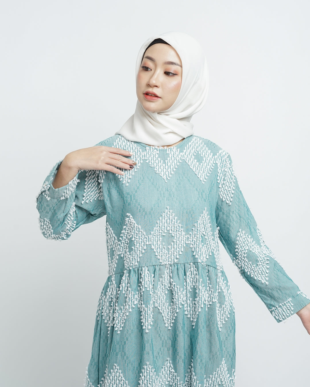 Raya tenun maxi dress green white