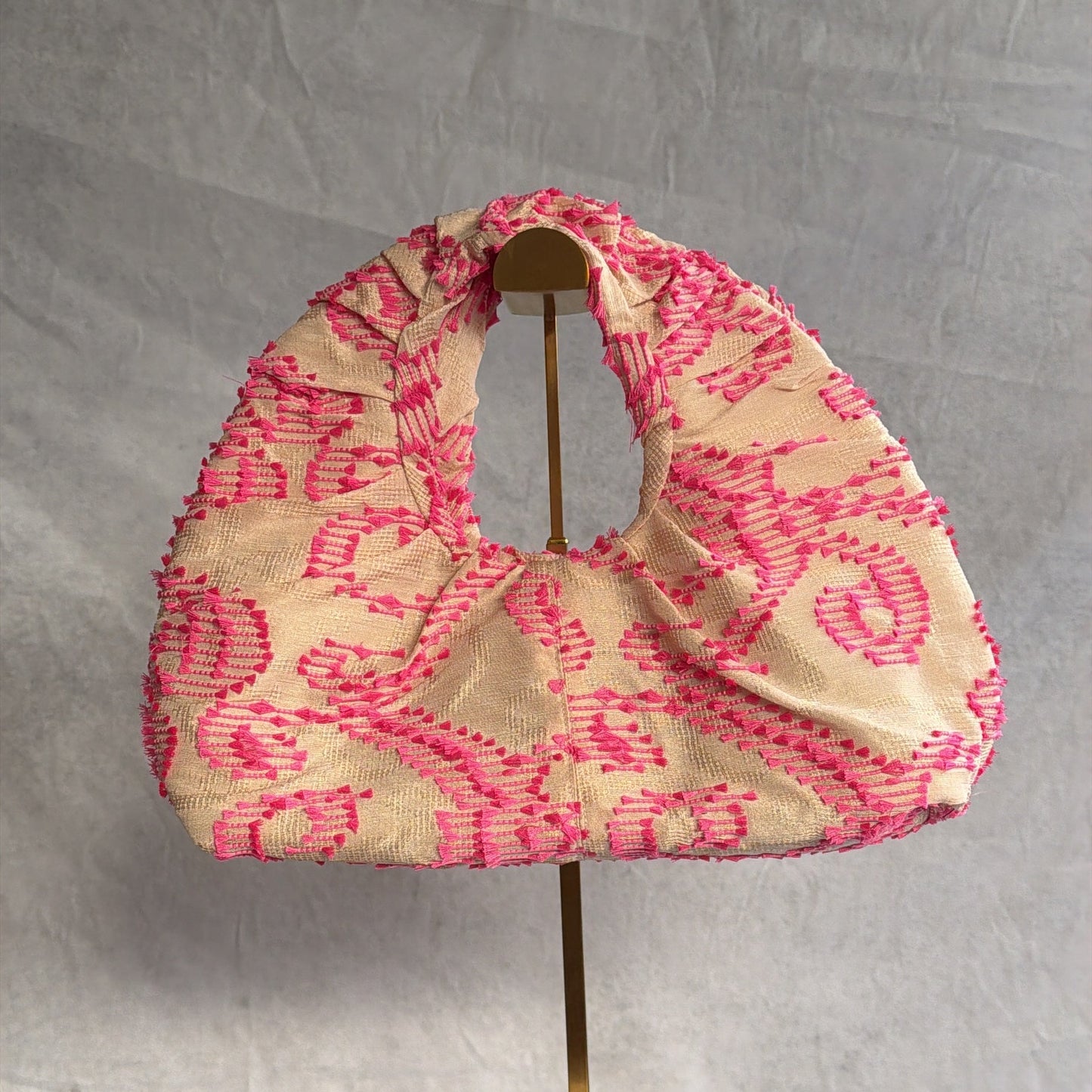 Kaia soft bag in tenun