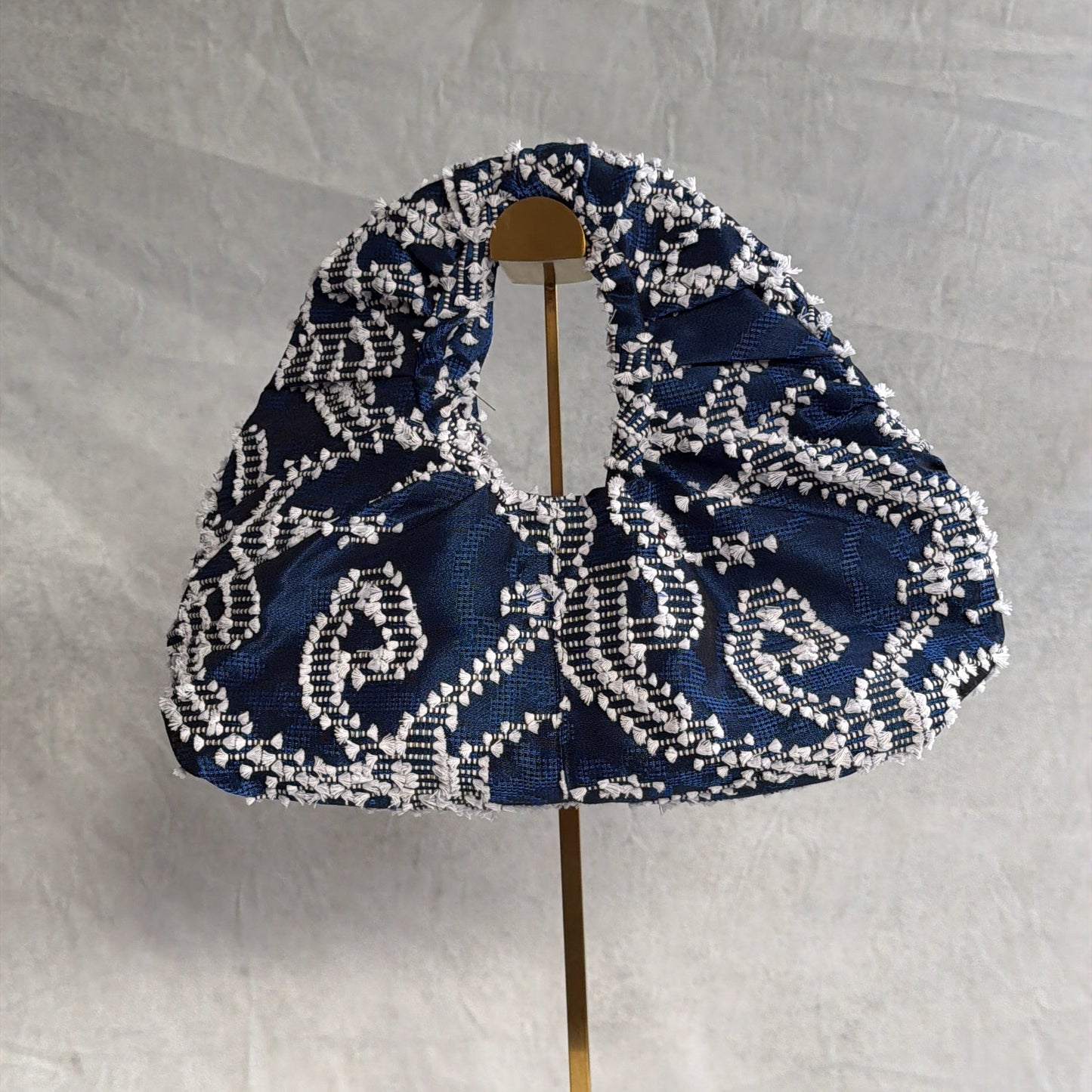 Kaia soft bag in tenun