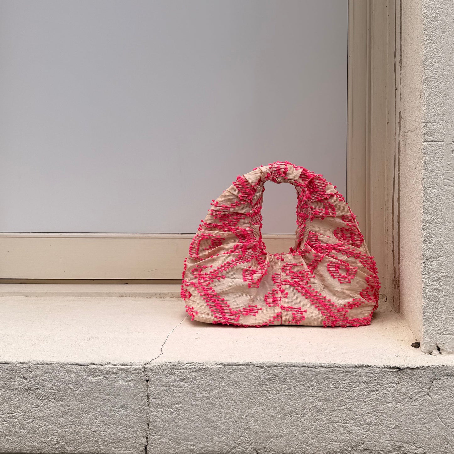 Kaia soft bag in tenun