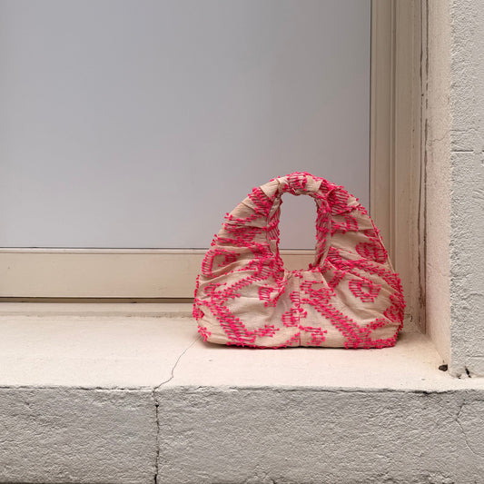 Kaia soft bag in tenun