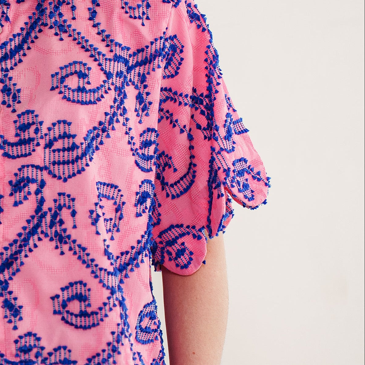 Lindsay scalloped shirt in tenun